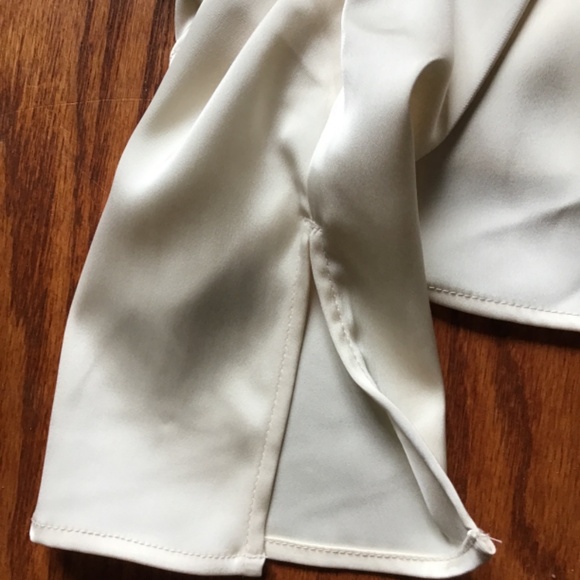 H&M satin v- neck top - Picture 4 of 4